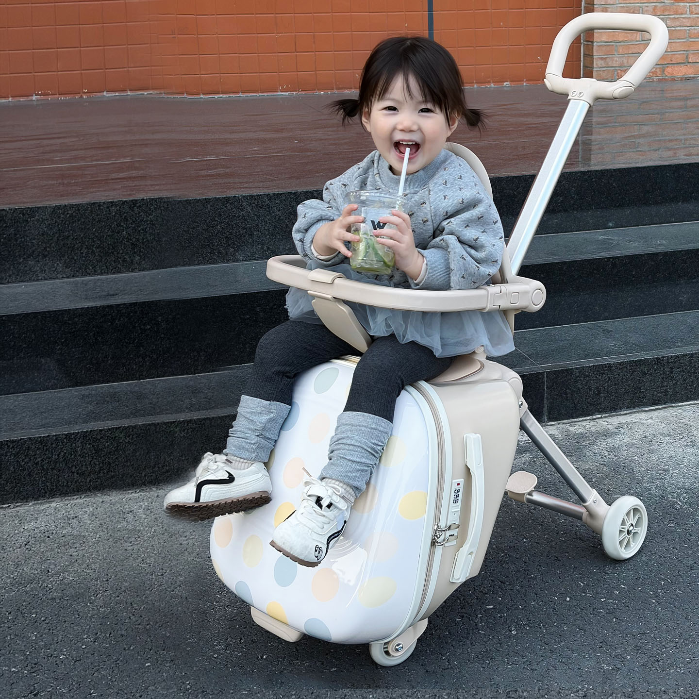 Walizka dziecięca Bunnyfly, na – Baby Nursery Trolley recenzja i cena